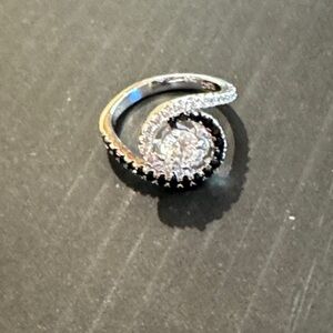 Elegant Silver and Black Swirl Ring Size 6